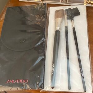 🆕 Shiseido Black Brush Trio with Case